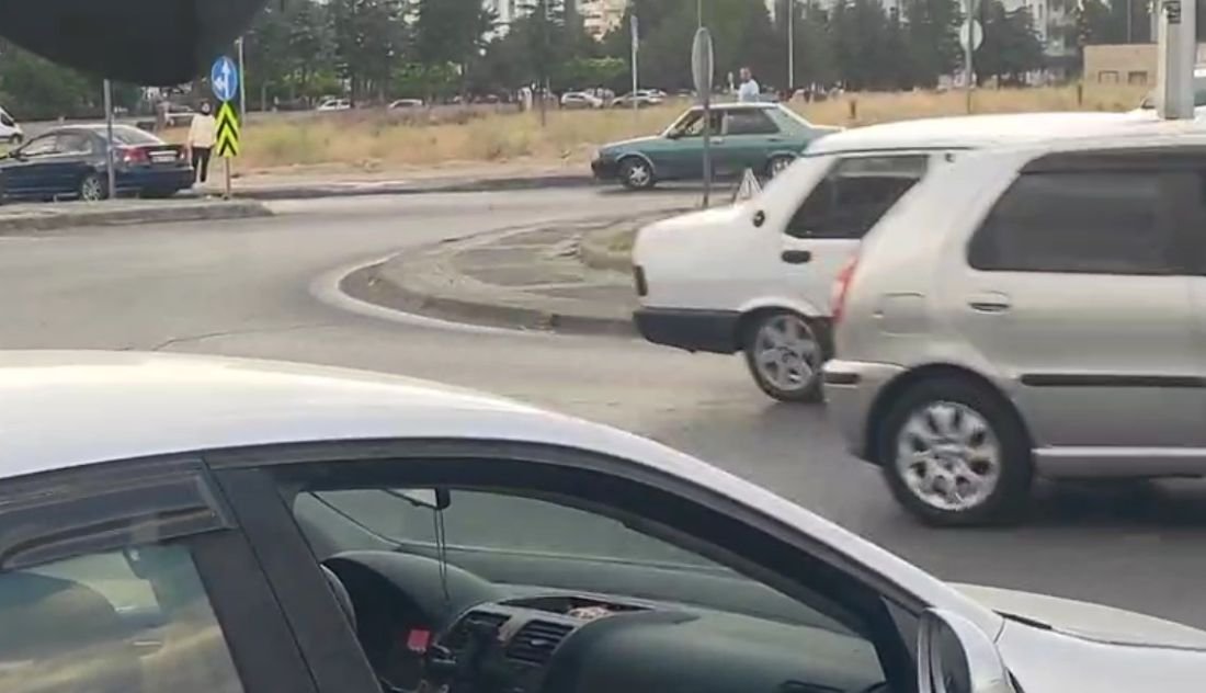 Kayseri’de Maddi Hasarlı Kaza! Kazaya Karışan Araç Olay Yerinden Kaçtı