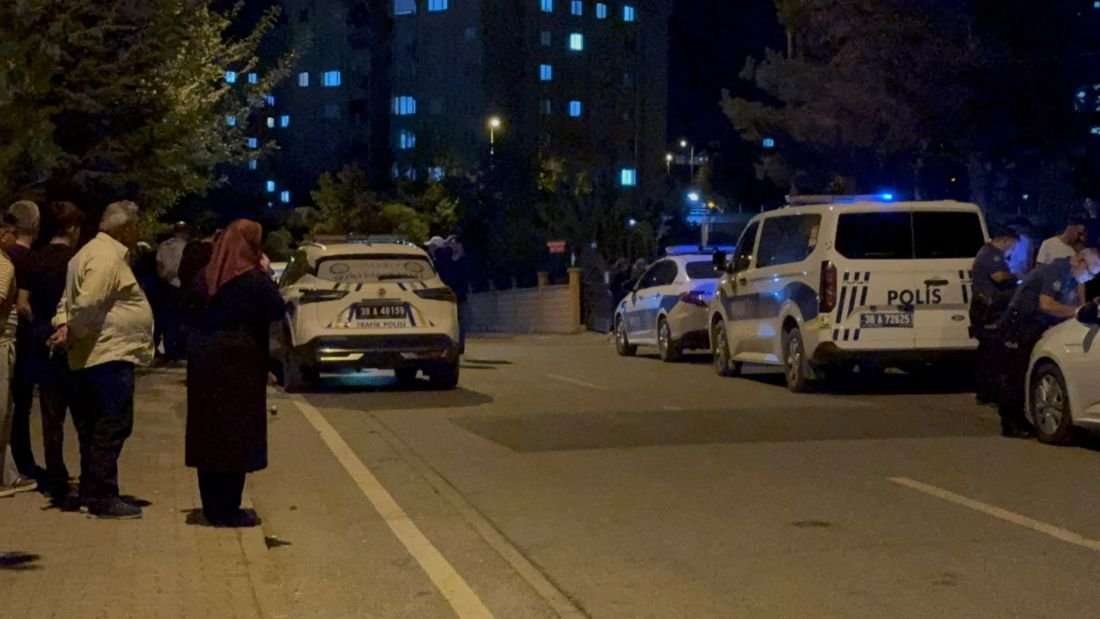 Kayseri’de Bıçaklı Kavga: 15 Yaşındaki 3 Çocuk Yaralandı! Yer Toki Demokrasi Mahallesi