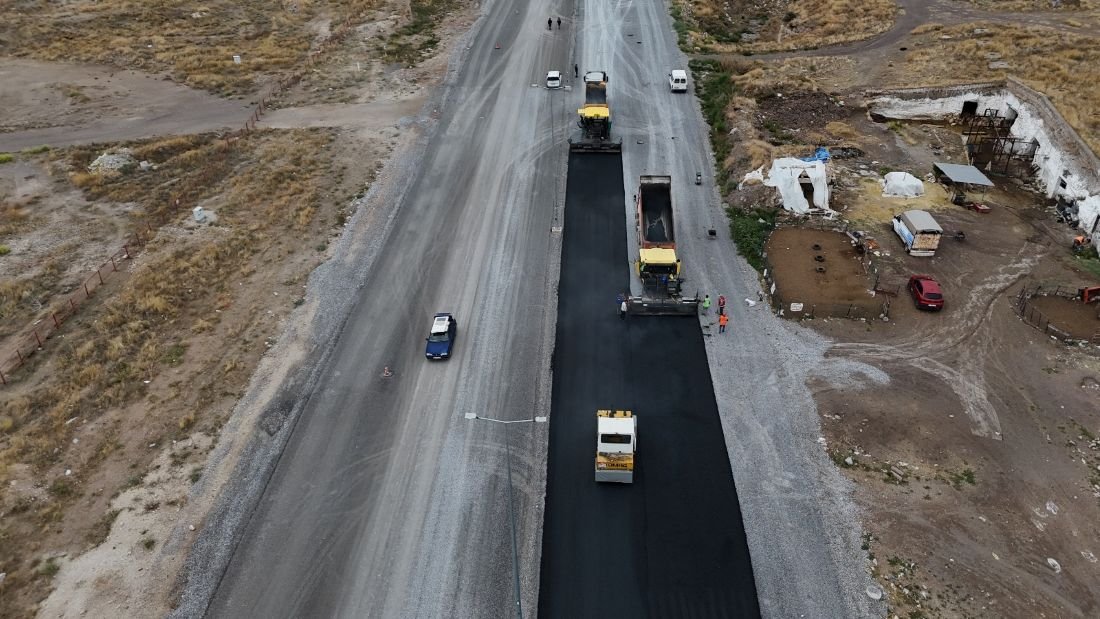 İldem-Yeşilyurt-Kuzey Çevreyolu bağlantısında asfalt mesaisi başladı! Yatırım 28,6 milyon TL