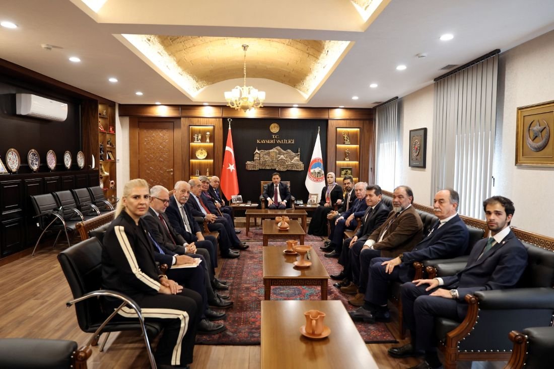 İkincisi düzenlenen Türk Dünyası Şair ve Yazarlar Buluşması kapsamında Kayseri’ye gelen heyet, Talas Belediyesi, Valilik ve İl Jandarma Komutanlığını ziyaret etti.