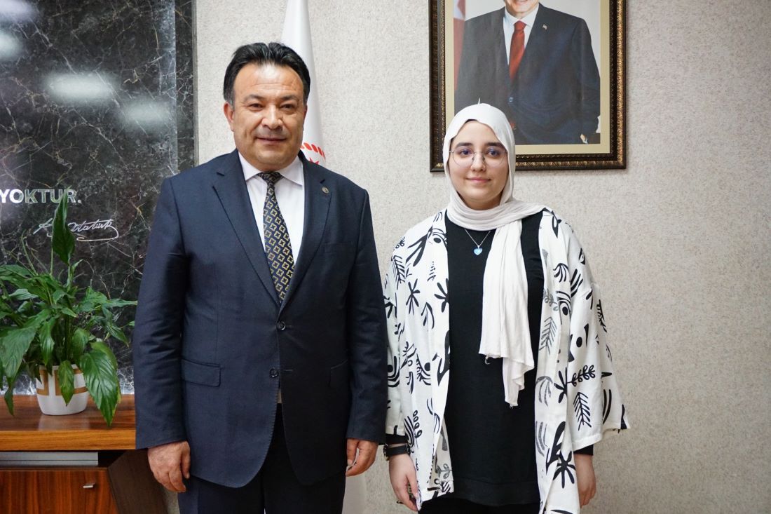 Hollanda ev sahipliğinde yapılan 4’üncü Avrupa Kızlar Bilgisayar Olimpiyatları’na katılan Osman Ulubaş Lisesi 3’üncü sınıf öğrencisi Bergüzar Yürüm altın madalya kazandı.