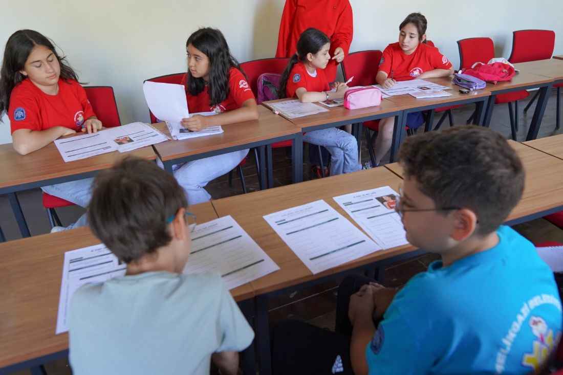 melikgazi-belediyesinin-gesi-kamp-merkezinde-duzenledigi-ingilizce-yaz-kampinin-10-12-yas-grubuna-yonelik-ilk-donemi-tamamlandi-13-15-yas-grubuna-yonelik-yeni-kamp-donemi-ise-pazartesi-gunu-baslayacak