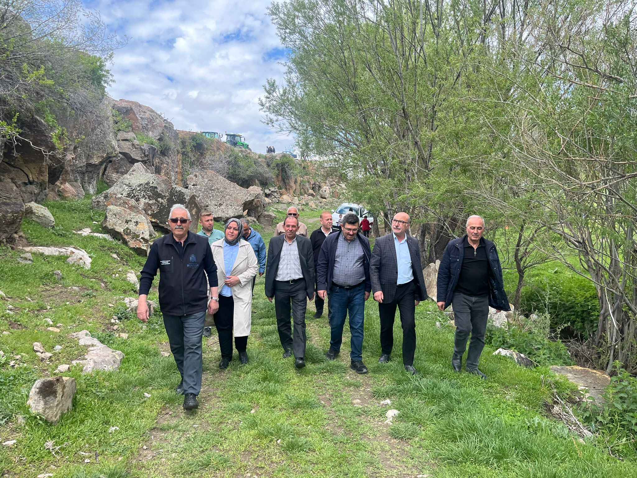 kayserinin-bunyan-ilcesine-bagli-ekrek-mahallesinde-duzenlenen-hidirellez-senligi-yogun-katilim-ve-renkli-goruntuler-esliginde-gerceklestirildi