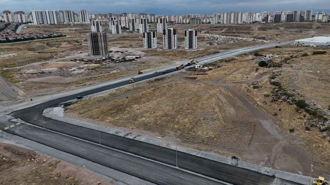 ildem-ve-yesilyurtu-kuzey-cevreyoluna-baglayacak-yeni-guzerghta-asfaltlama-asamasina-gecildi