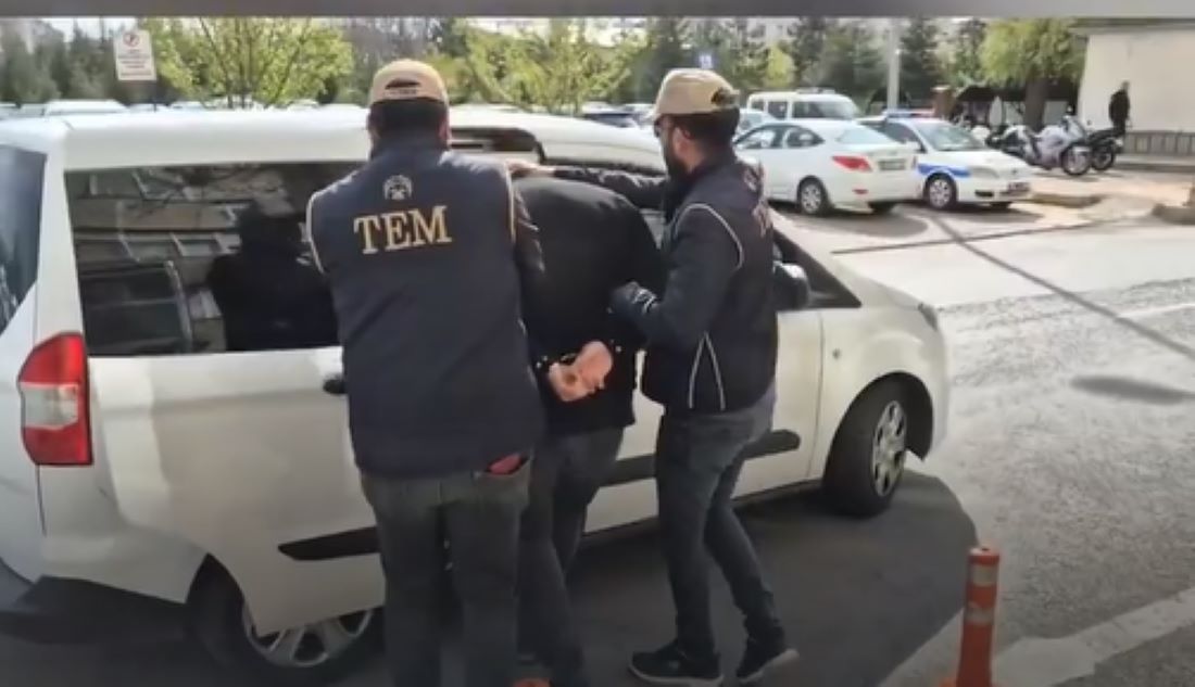 Kayseri polisi FETÖ’nün gizli hücrelerine nefes aldırmadı. ByLock kullanıcısı 3 şüpheli kıskıvrak yakalandı!
