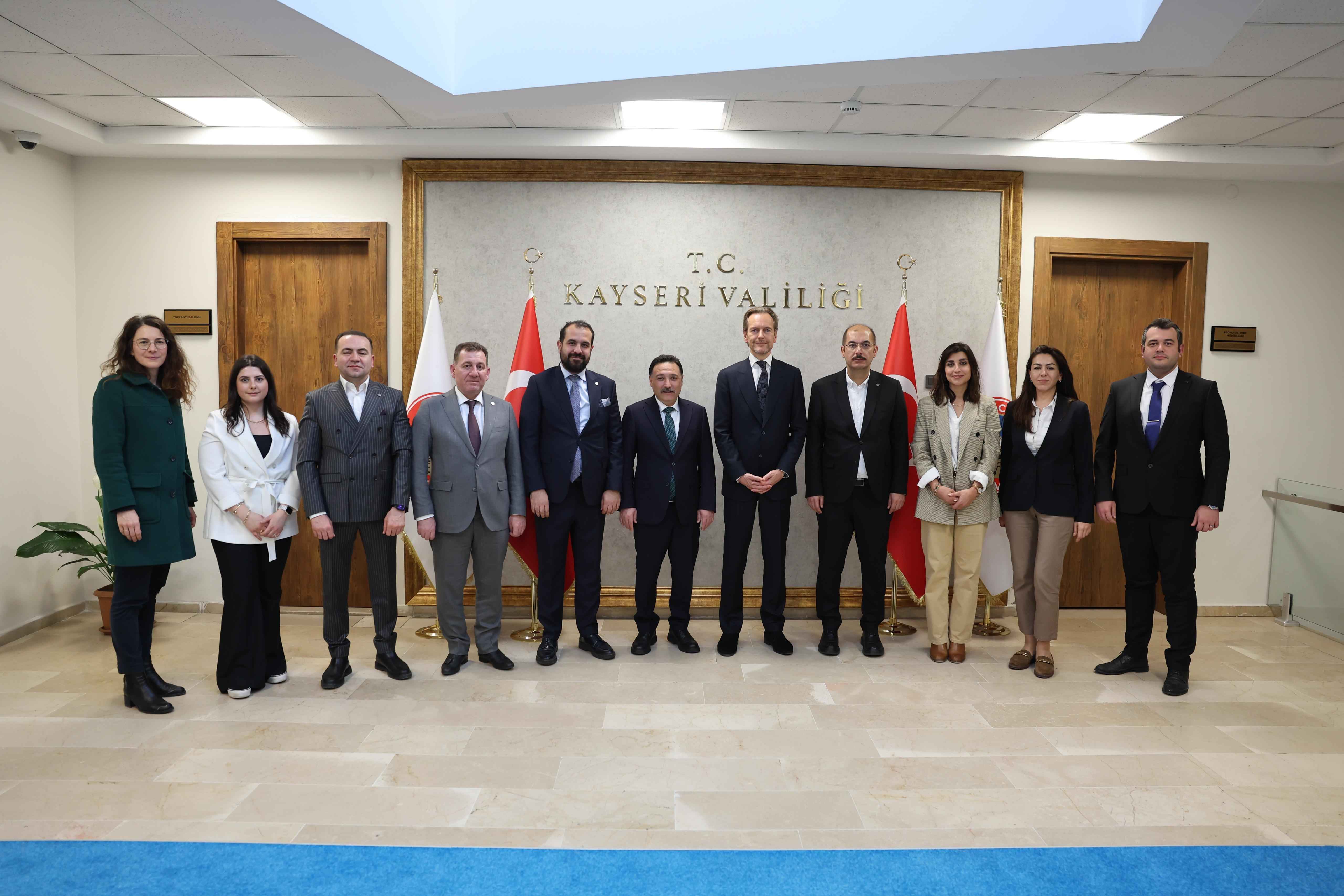 belcikanin-ankara-buyukelcisi-hendrik-van-de-velde-kayseri-valisi-gokmen-ciceki-makaminda-ziyaret-ederek-kentteki-calismalar-hakkinda-bilgi-aldi