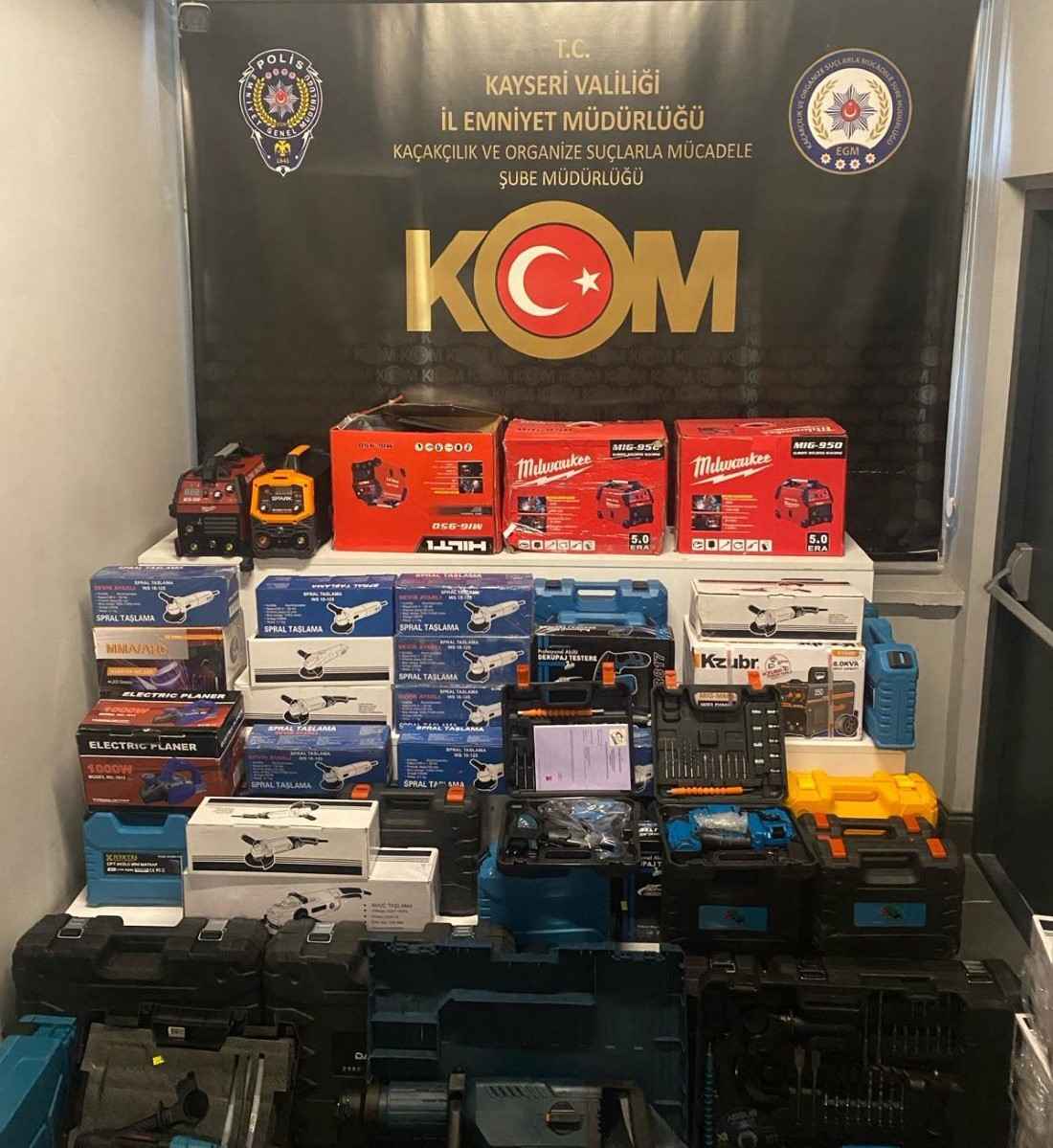 kayseride-polis-ekiplerinin-kacakcilik-ve-organize-suc-orgutlerine-karsi-yurutmus-oldugu-son-bir-haftalik-calismalar-neticesinde-yapilan-8-farkli-operasyonda-23-sahis-yakalandi-ve-4u-tutuklandi